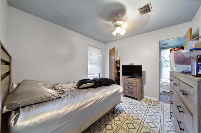 1559 Diplomat Way, Houston, TX 77088