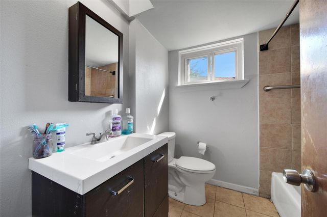 1559 Diplomat Way, Houston, TX 77088