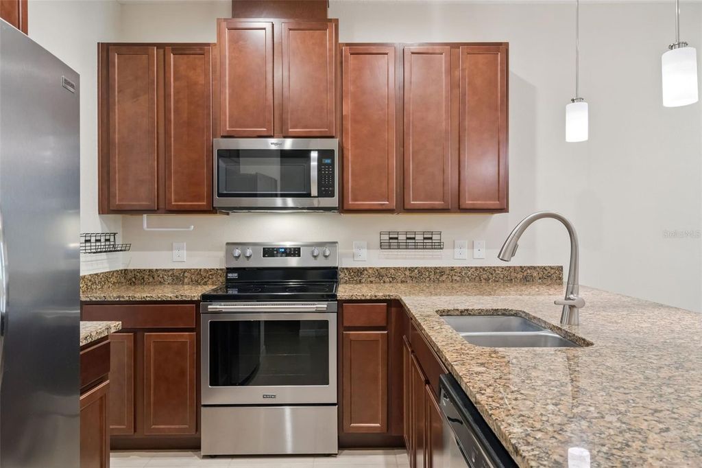 Image 14 of property listing at 9915 HIGHLAND SKY ALLEY, Orlando, FL 32832