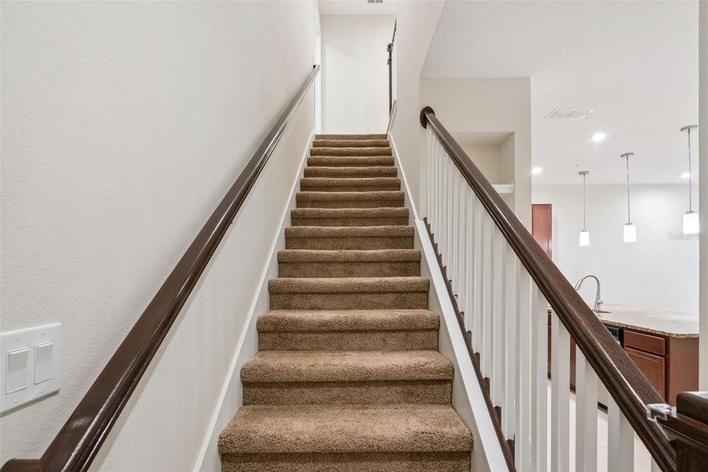 Image 19 of property listing at 9915 HIGHLAND SKY ALLEY, Orlando, FL 32832