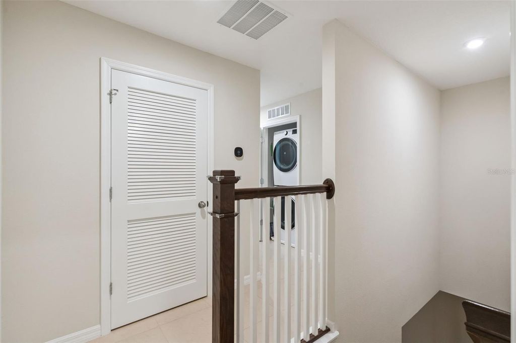 Image 20 of property listing at 9915 HIGHLAND SKY ALLEY, Orlando, FL 32832