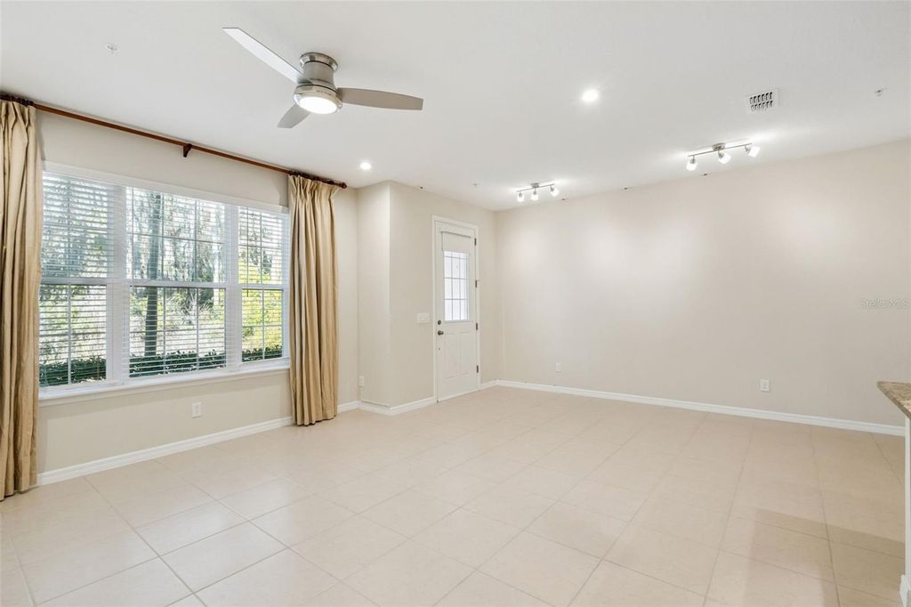 Image 3 of property listing at 9915 HIGHLAND SKY ALLEY, Orlando, FL 32832