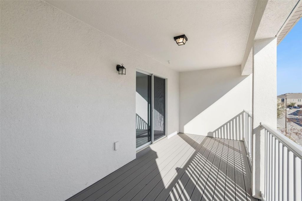 Image 26 of property listing at 9915 HIGHLAND SKY ALLEY, Orlando, FL 32832