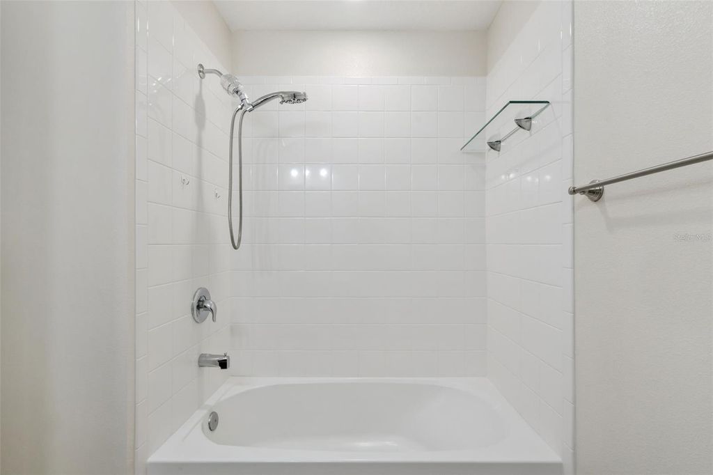 Image 30 of property listing at 9915 HIGHLAND SKY ALLEY, Orlando, FL 32832