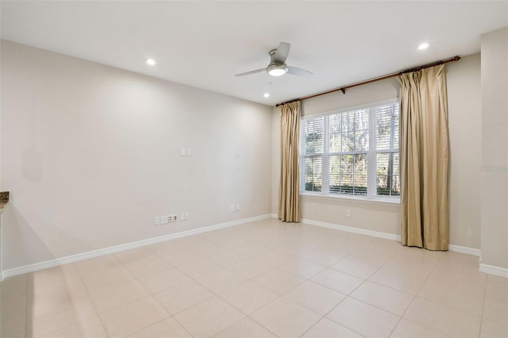 Image 4 of property listing at 9915 HIGHLAND SKY ALLEY, Orlando, FL 32832