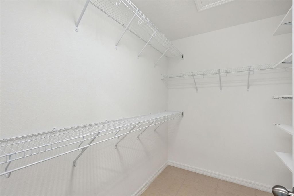 Image 31 of property listing at 9915 HIGHLAND SKY ALLEY, Orlando, FL 32832