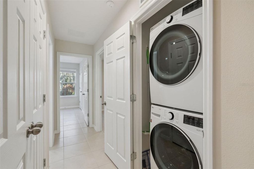 Image 38 of property listing at 9915 HIGHLAND SKY ALLEY, Orlando, FL 32832