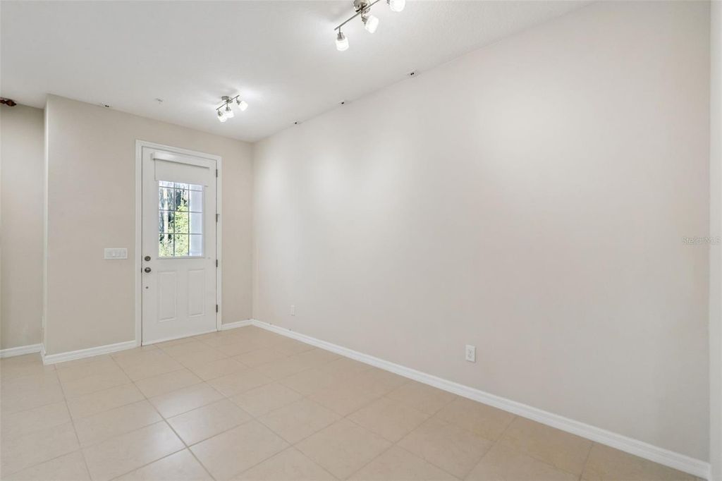 Image 5 of property listing at 9915 HIGHLAND SKY ALLEY, Orlando, FL 32832