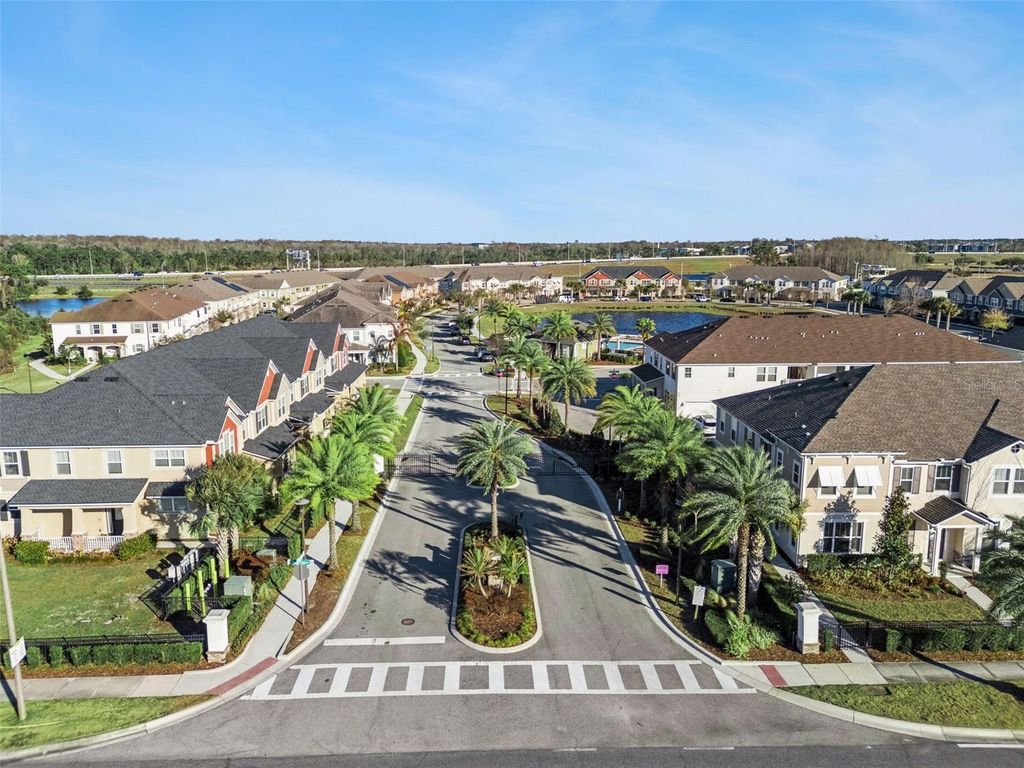 Image 42 of property listing at 9915 HIGHLAND SKY ALLEY, Orlando, FL 32832