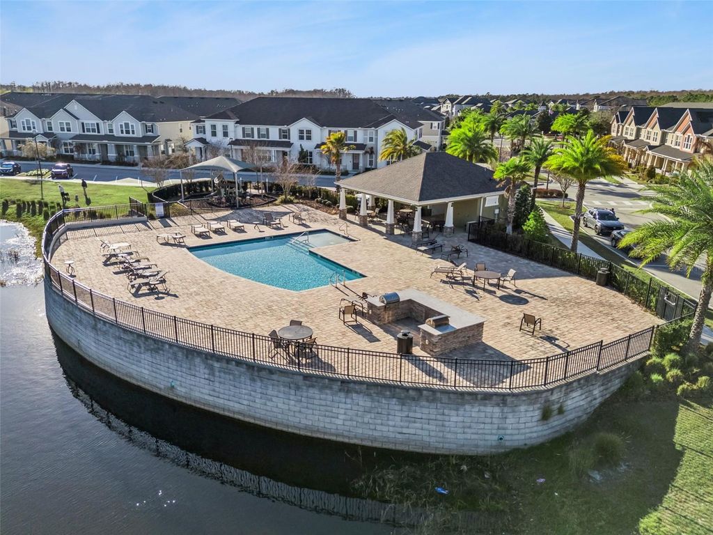 Image 49 of property listing at 9915 HIGHLAND SKY ALLEY, Orlando, FL 32832