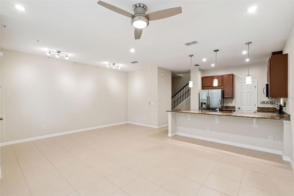 Image 6 of property listing at 9915 HIGHLAND SKY ALLEY, Orlando, FL 32832