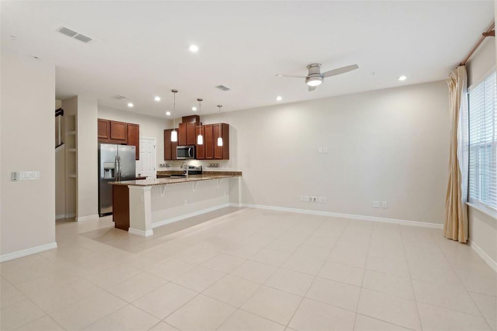 Image 7 of property listing at 9915 HIGHLAND SKY ALLEY, Orlando, FL 32832