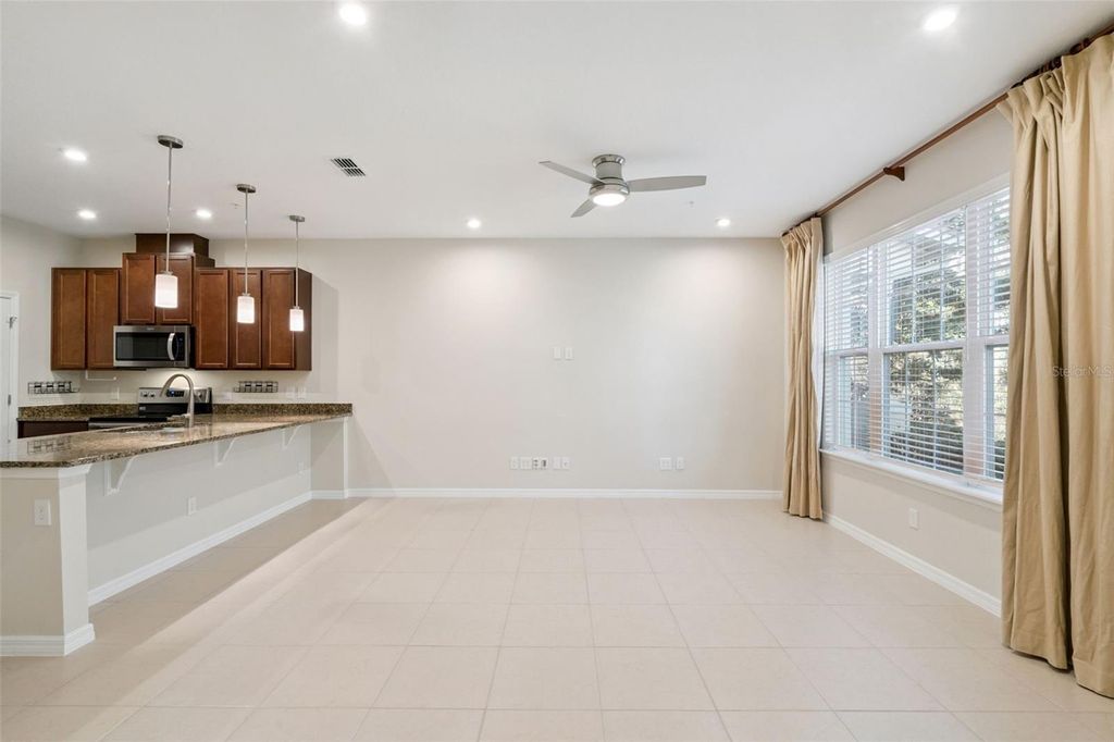 Image 8 of property listing at 9915 HIGHLAND SKY ALLEY, Orlando, FL 32832