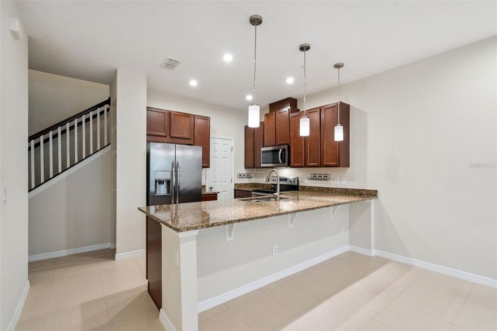 Image 9 of property listing at 9915 HIGHLAND SKY ALLEY, Orlando, FL 32832