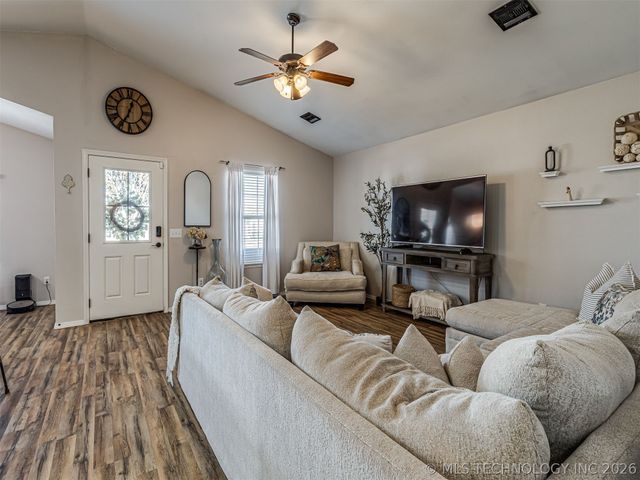 10904 E 123rd Street North, Collinsville, OK 74021