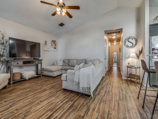 10904 E 123rd Street North, Collinsville, OK 74021