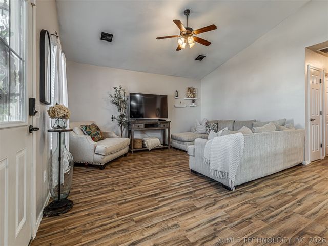 10904 E 123rd Street North, Collinsville, OK 74021