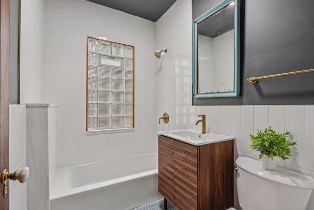 3421 N Fratney STREET, Milwaukee, WI 53212