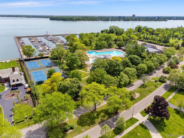 1300 Maryland, Grosse Pointe Park, MI 48230