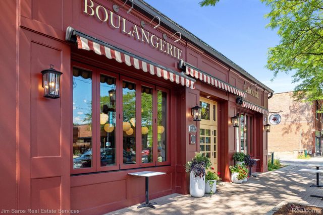 1300 Maryland, Grosse Pointe Park, MI 48230