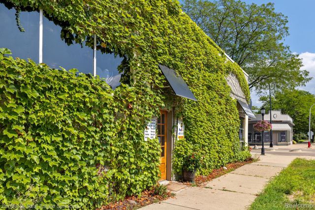 1300 Maryland, Grosse Pointe Park, MI 48230