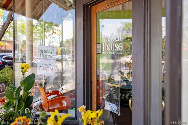 1300 Maryland, Grosse Pointe Park, MI 48230