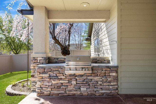 5350 N Brook Mist Place, Boise, ID 83713