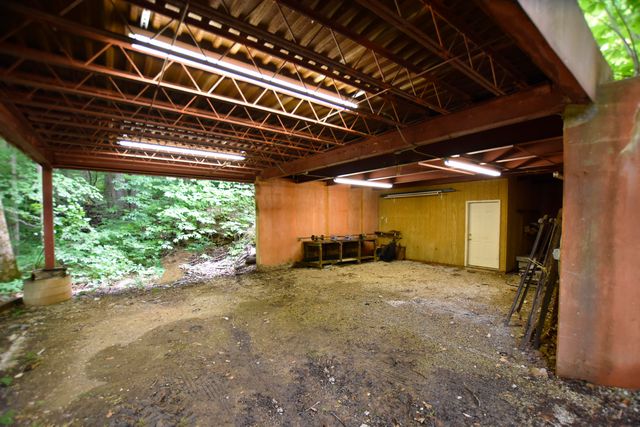 692 Little Doe Creek Road, Irvine, KY 40336