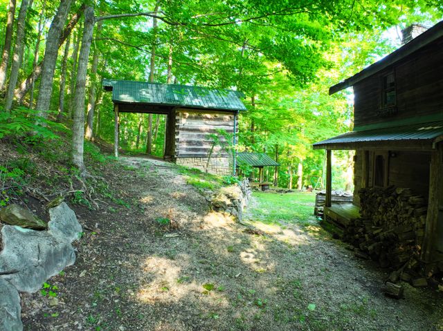 692 Little Doe Creek Road, Irvine, KY 40336