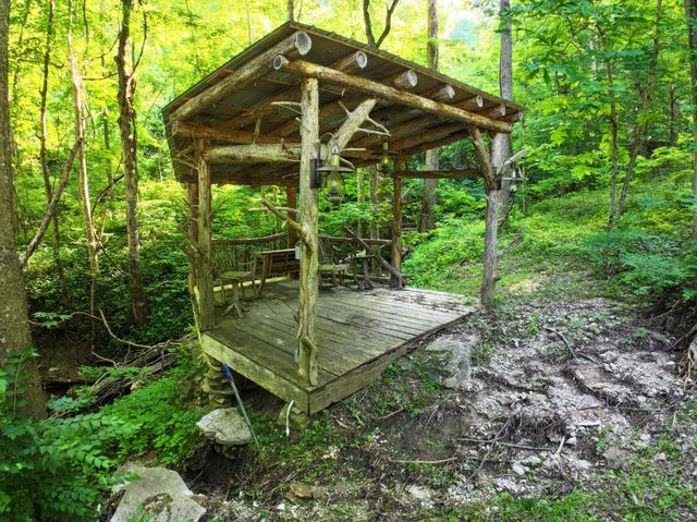 692 Little Doe Creek Road, Irvine, KY 40336
