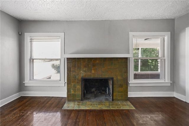 2420 E 42nd Street, Kansas City, MO 64130