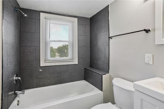 2420 E 42nd Street, Kansas City, MO 64130