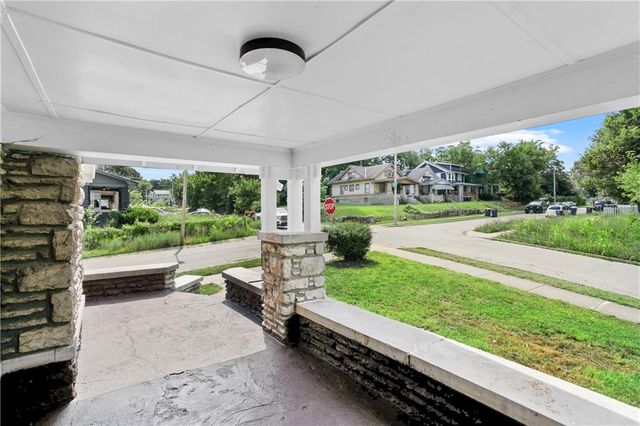 2420 E 42nd Street, Kansas City, MO 64130
