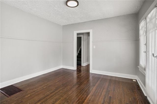 2420 E 42nd Street, Kansas City, MO 64130