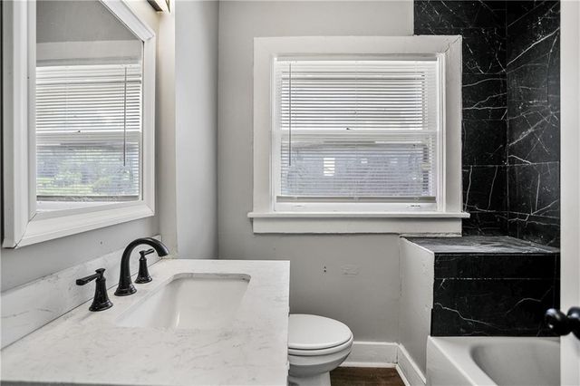 2420 E 42nd Street, Kansas City, MO 64130