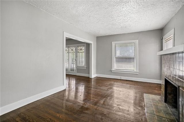2420 E 42nd Street, Kansas City, MO 64130