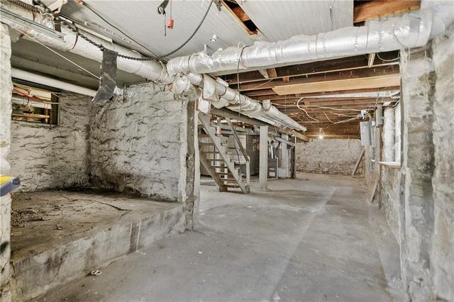 2420 E 42nd Street, Kansas City, MO 64130