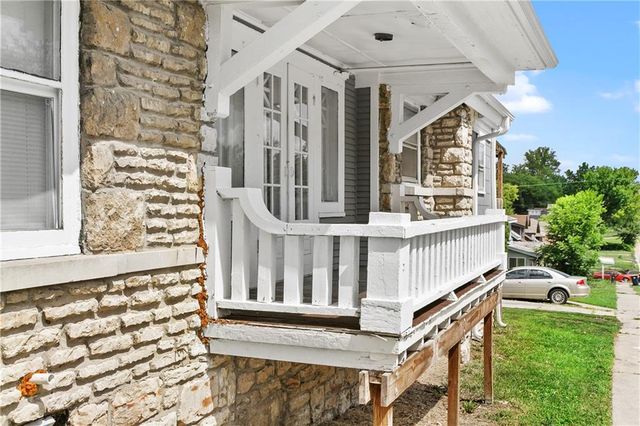 2420 E 42nd Street, Kansas City, MO 64130