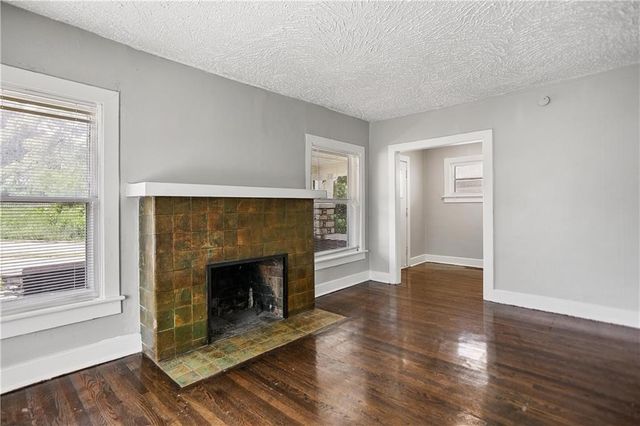 2420 E 42nd Street, Kansas City, MO 64130