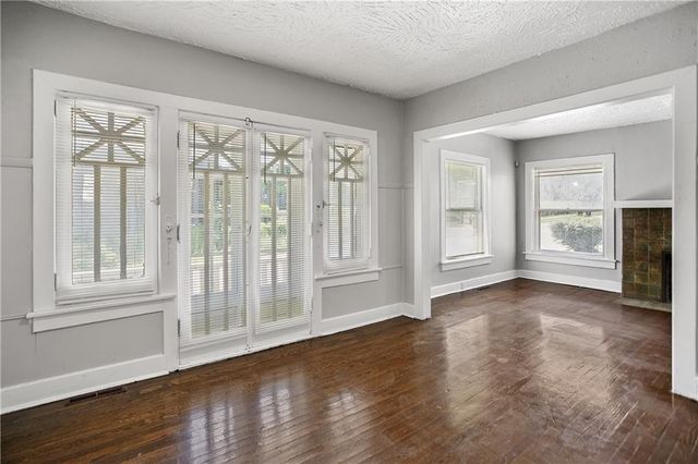 2420 E 42nd Street, Kansas City, MO 64130