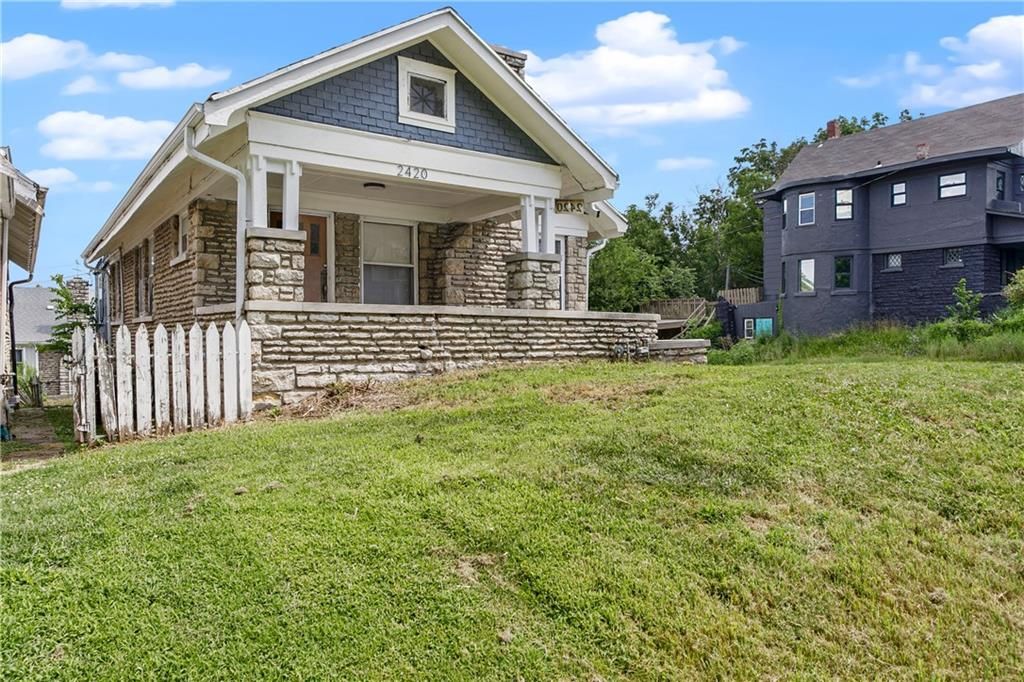 2420 E 42nd Street, Kansas City, MO 64130