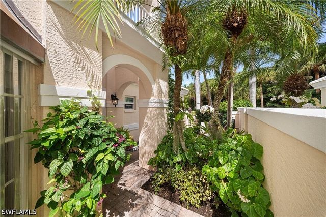 392 Carlton PL 3, Naples, FL 34108