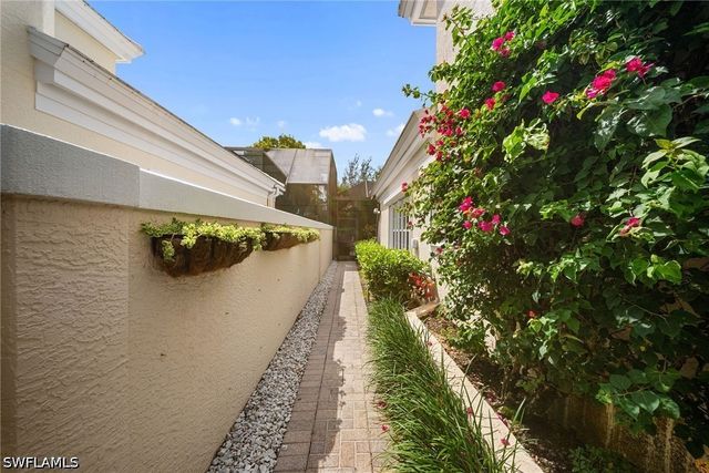 392 Carlton PL 3, Naples, FL 34108