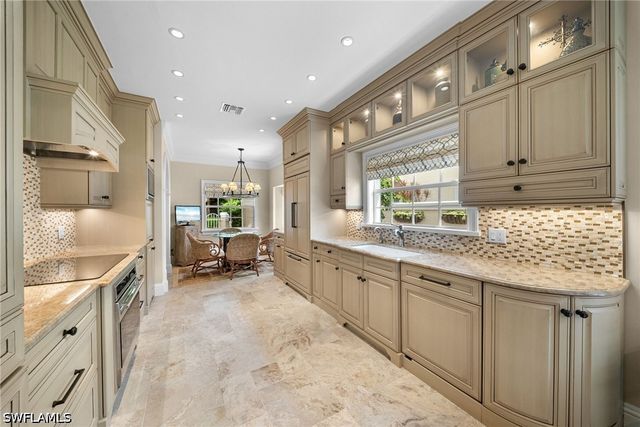 392 Carlton PL 3, Naples, FL 34108