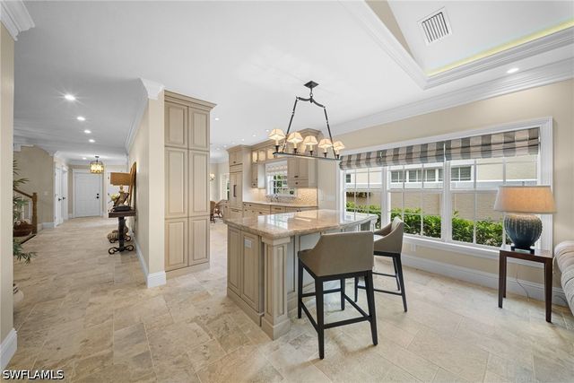 392 Carlton PL 3, Naples, FL 34108