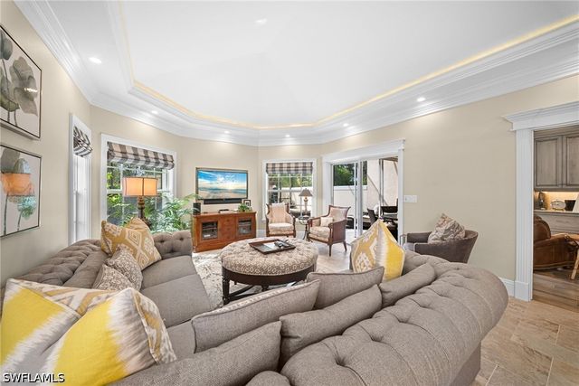 392 Carlton PL 3, Naples, FL 34108