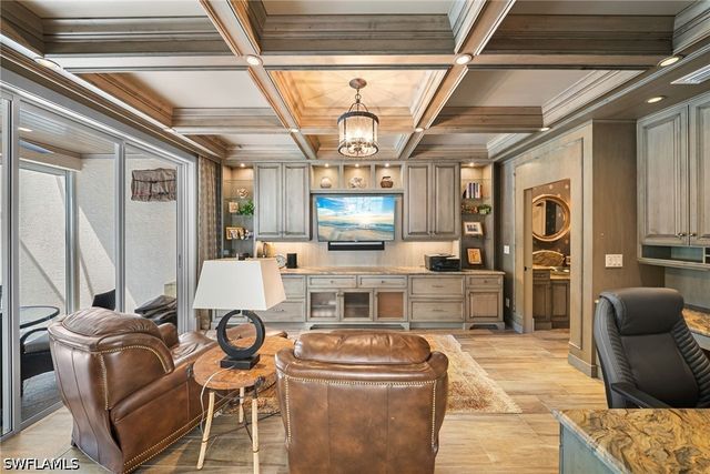 392 Carlton PL 3, Naples, FL 34108