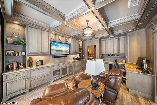 392 Carlton PL 3, Naples, FL 34108
