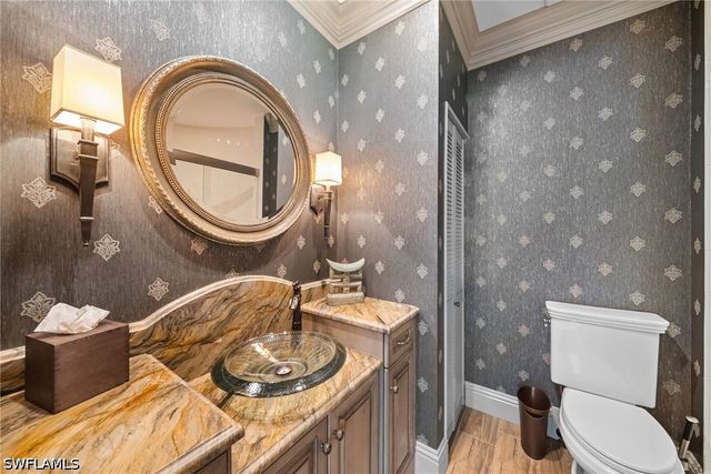 392 Carlton PL 3, Naples, FL 34108