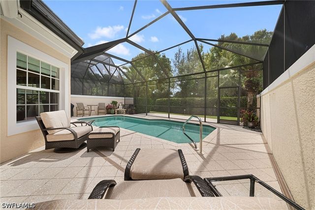 392 Carlton PL 3, Naples, FL 34108